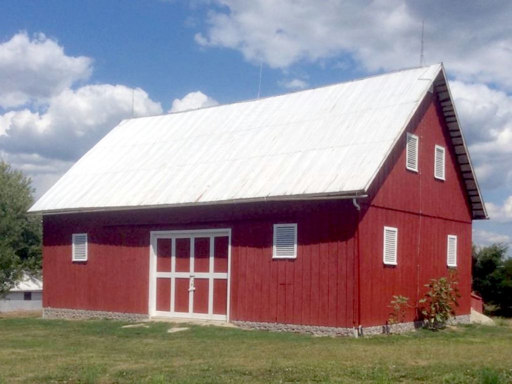 Charles and Bess Bogle Barn (Open on Sunday Only)